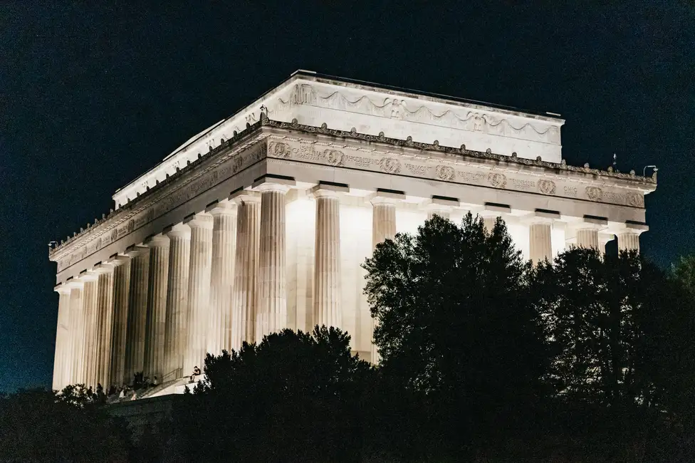 Washington DC: Monuments by Moonlight Nighttime Trolley Tour