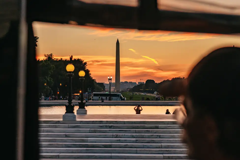 Washington DC: Monuments by Moonlight Nighttime Trolley Tour